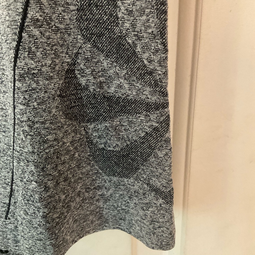 Nike Dri-Fit Tee, Short Sleeve, Crew Neck, Hip Length, Grey, Women’s Size Medium - Picture 5 of 10